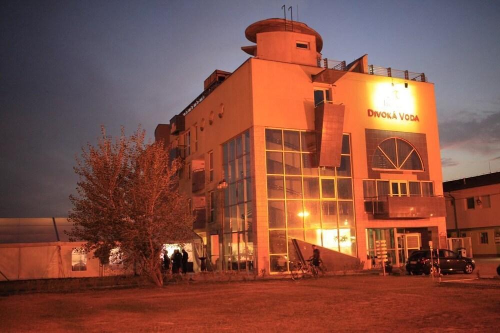Hotel&Park Divoká Voda Bratislava Exterior foto